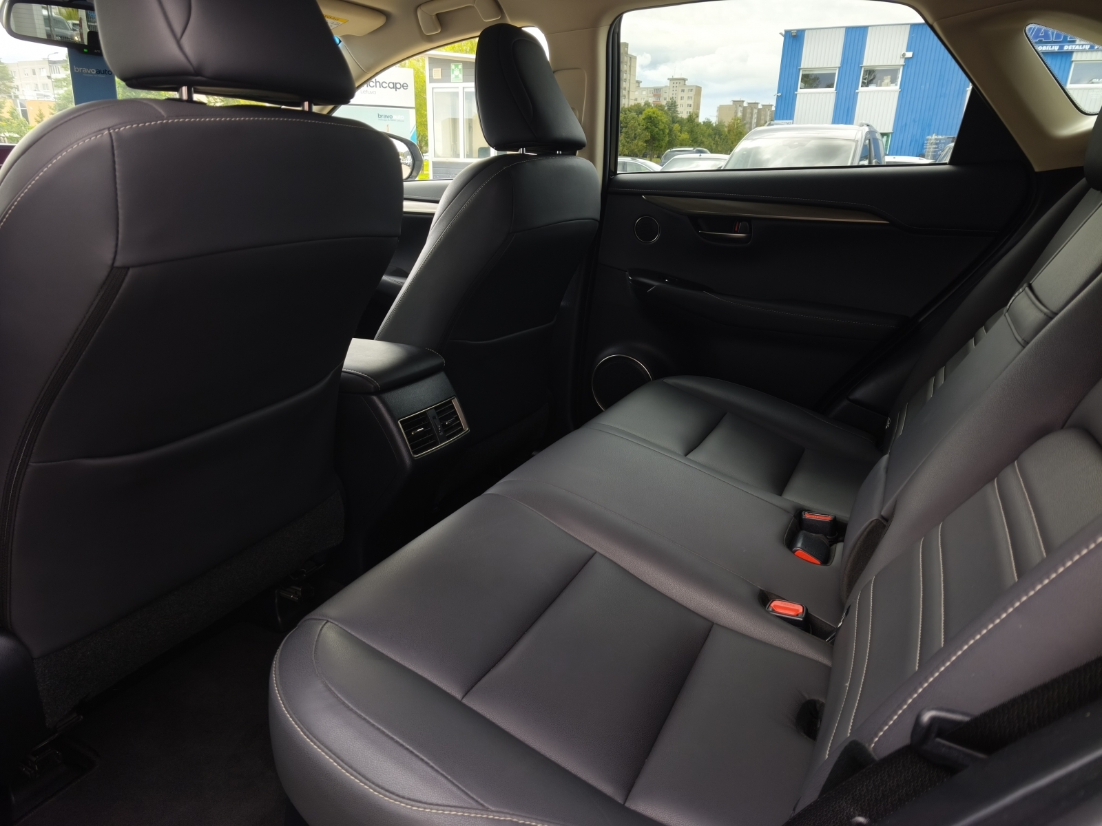 Lexus NX 300h Business Hybrid AWD