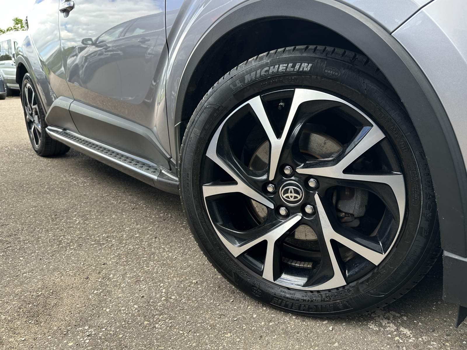 Toyota C-HR Hybrid