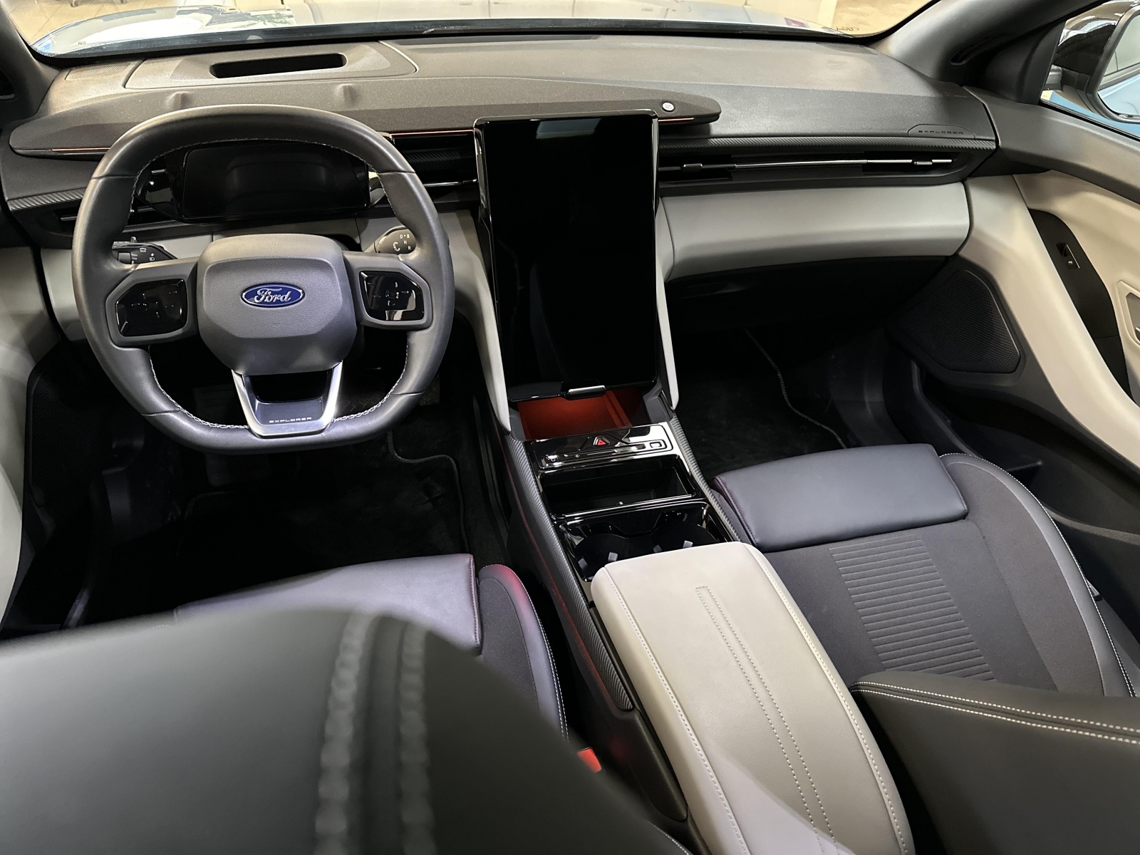 Ford Explorer Premium Extended Range