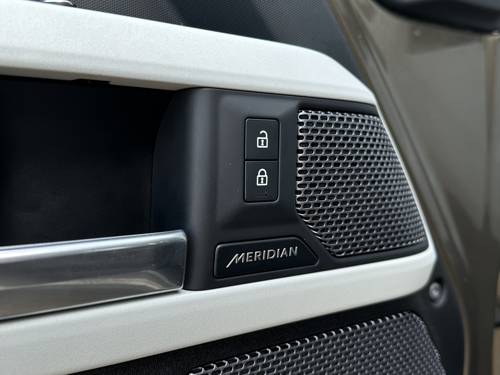 Land Rover Defender 110 D300 MHEV X-Dynamic SE