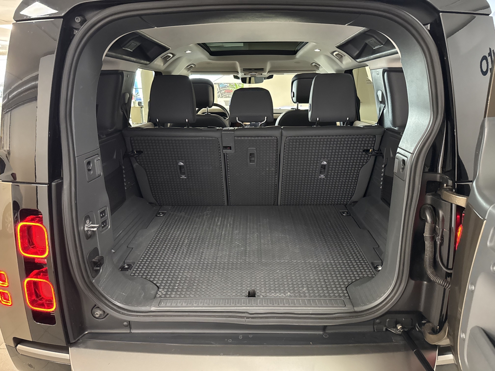 Land Rover Defender D250 MHEV X-Dynamic HSE