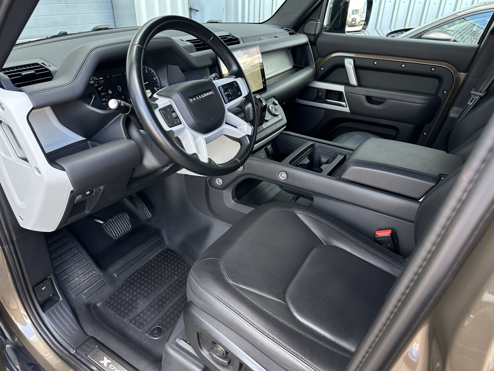 Land Rover Defender 110 D300 MHEV X-Dynamic SE
