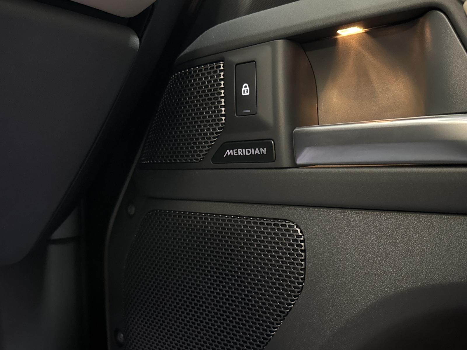 Land Rover Defender D250 MHEV X-Dynamic HSE
