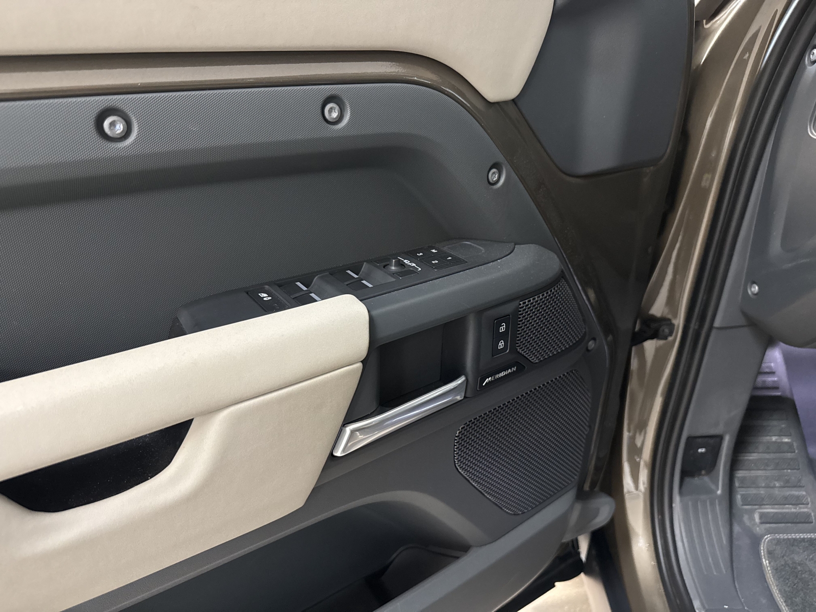 Land Rover Defender D250 MHEV X-Dynamic HSE